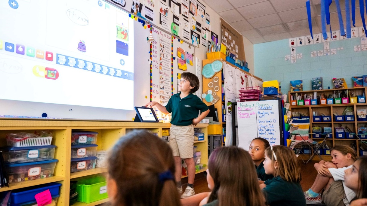 Shorecrest student leading first grade technology class