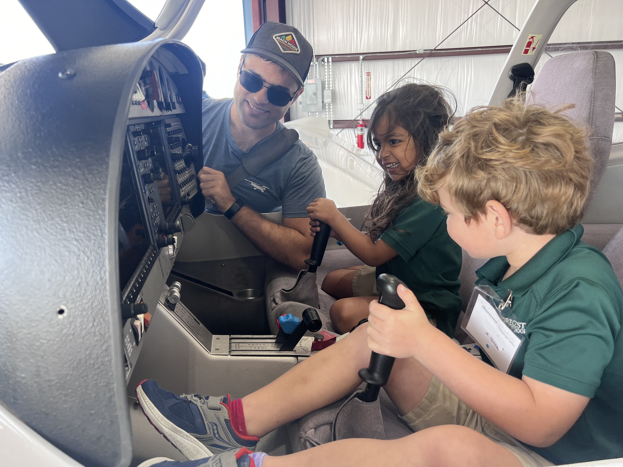 Florida students tour airport