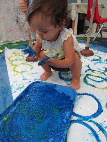 toddler fingerpainting